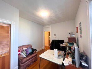 235A Highland Ave, Unit 2 in Somerville, MA - Building Photo - Building Photo