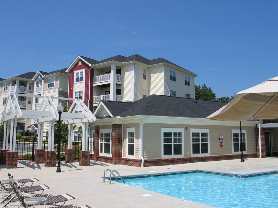 South Oak Crossing Apartments in Charlotte, NC - Building Photo