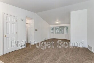 22127 NE 9th Pl in Redmond, WA - Building Photo - Building Photo