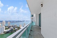 950 Brickell Bay Dr, Unit 5306 in Miami, FL - Foto de edificio - Building Photo