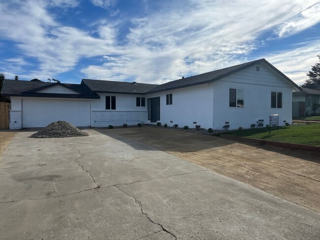 3510 Dickson Dr in Santa Maria, CA - Building Photo - Building Photo