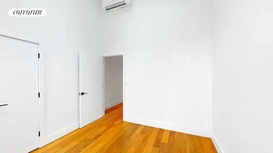 659 10th Ave in New York, NY - Building Photo - Building Photo