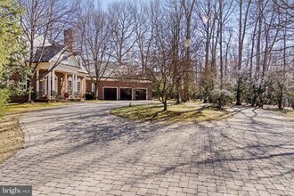 8541 Old Dominion Dr in McLean, VA - Building Photo - Building Photo