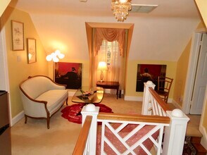 1044 26th St S in Arlington, VA - Foto de edificio - Building Photo