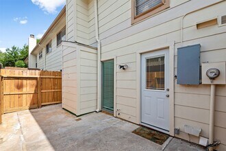 14215 Lost Meadow Ln in Houston, TX - Building Photo - Building Photo