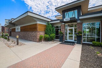 Summit Square in Lee's Summit, MO - Foto de edificio - Building Photo