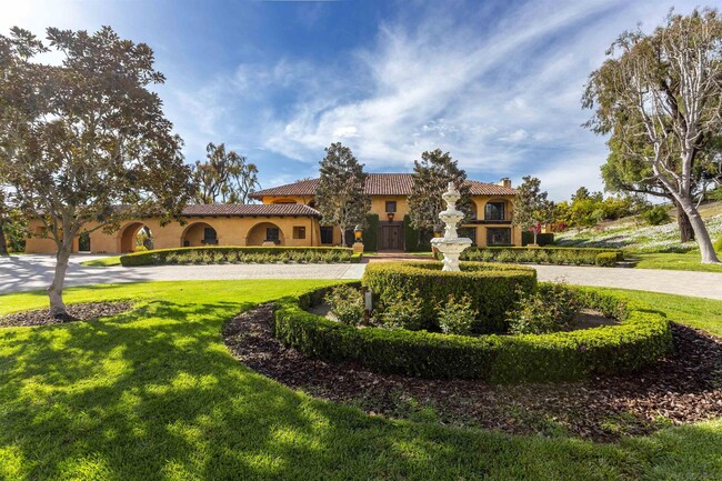 18220 Via De Fortuna in Rancho Santa Fe, CA - Foto de edificio - Building Photo