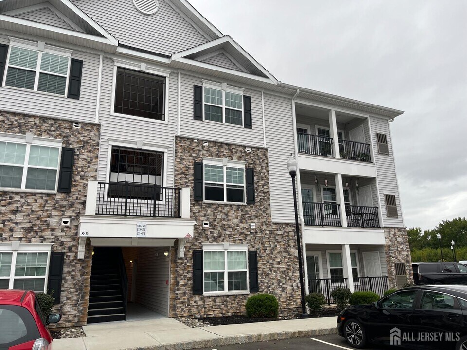 826 Stiller Ln in Monroe Township, NJ - Building Photo