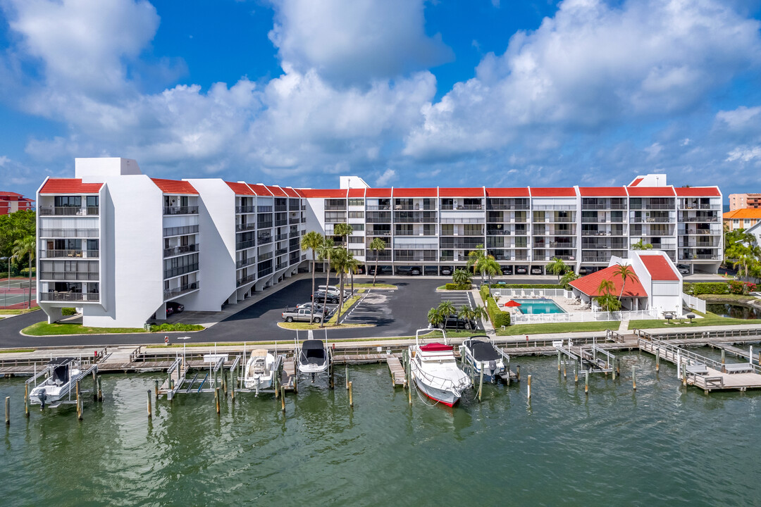 Vista Bay Condominiums in Indian Shores, FL - Building Photo