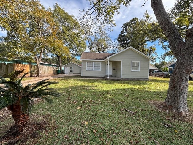 property at 1401 Austin St