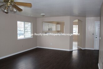 1205 Woodbury Ln in Stockton, CA - Building Photo - Building Photo