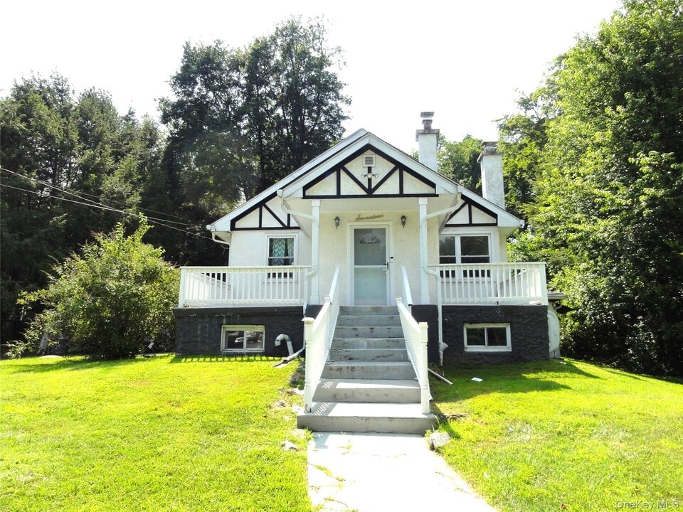 17 N 1st St in Cortlandt, NY - Foto de edificio