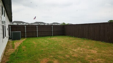 299 Cross Barn Blvd in Buda, TX - Building Photo - Building Photo