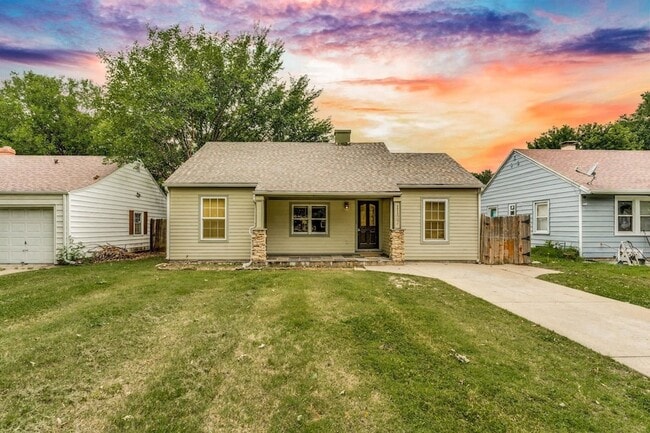 property at 1127 S Minneapolis St