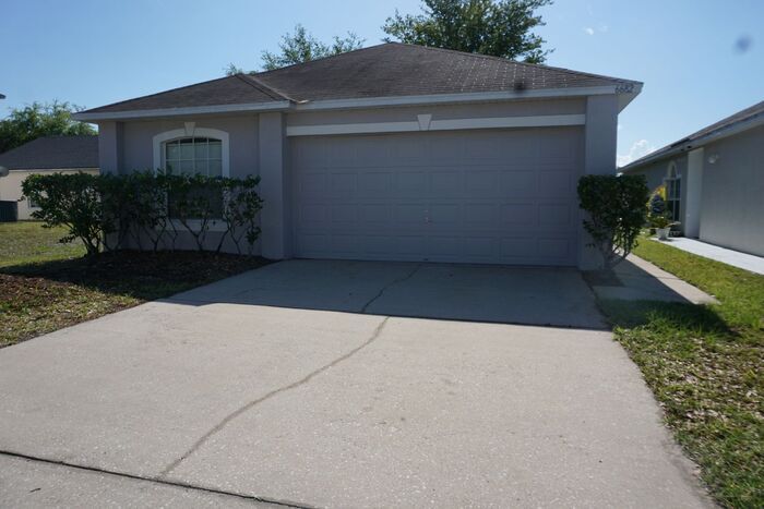6682 Gentle Oaks Dr E in Jacksonville, FL - Building Photo