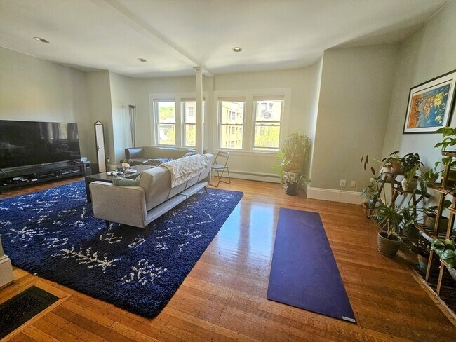 property at 686 Washington St