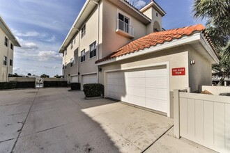 273 The Middle Way in New Smyrna Beach, FL - Building Photo - Building Photo