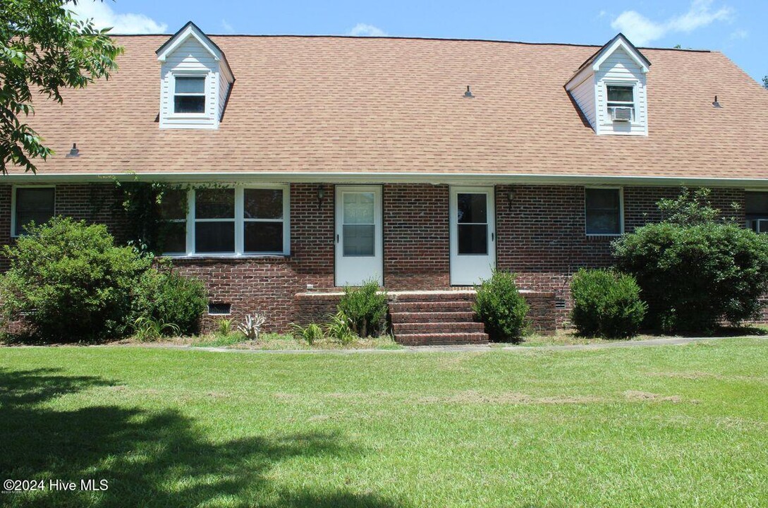 102 Apple Ln in Oriental, NC - Foto de edificio