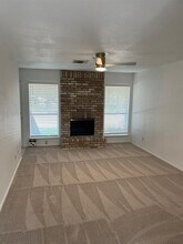 8301 Summer Side Dr in Austin, TX - Building Photo - Building Photo