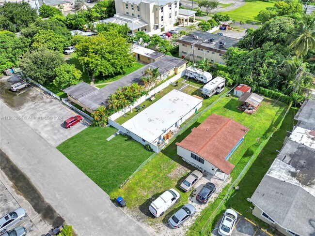 6036 Polk St-Unit -4 in Hollywood, FL - Building Photo - Building Photo