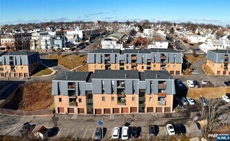 700 Schuyler Ave in Kearny, NJ - Building Photo