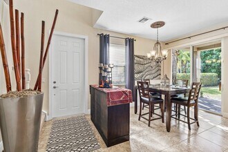 5009 Dulce Ct in Palm Beach Gardens, FL - Building Photo - Building Photo