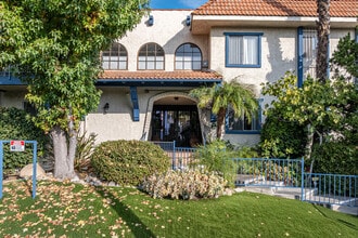 Harmony Court Apartments in Pasadena, CA - Building Photo - Building Photo