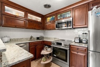 31 Warren St in Waltham, MA - Foto de edificio - Building Photo