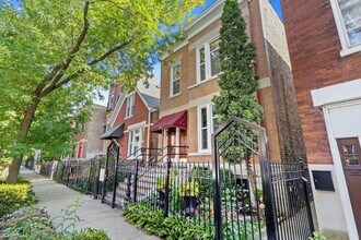 911 N Fairfield Ave, Unit 2 in Chicago, IL - Building Photo - Building Photo