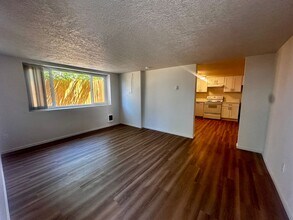 4523 SW Luradel St in Portland, OR - Building Photo - Building Photo