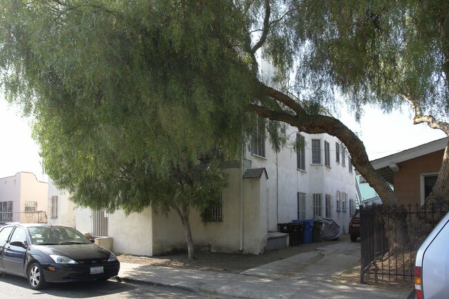 5353 La Cresta Ct in Los Angeles, CA - Building Photo - Building Photo