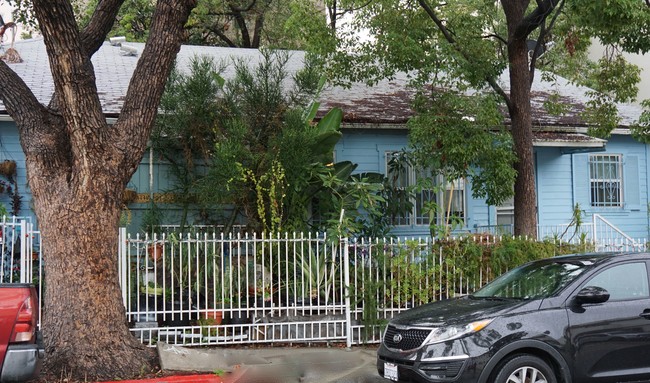 1568 Gordon St in Los Angeles, CA - Building Photo - Other