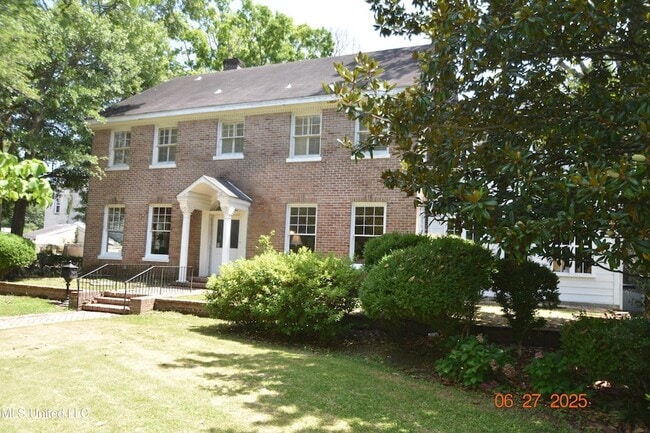 property at 1211 River Rd