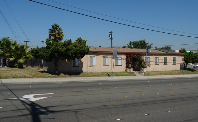 620 Lemon Ave in El Cajon, CA - Foto de edificio - Building Photo