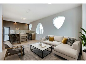 13495 Central Ave in Surrey, BC - Building Photo