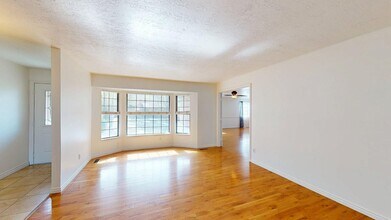 10924 Pleasant View Dr in Sandy, UT - Building Photo - Building Photo