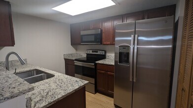 5614 Colony Pine Cir in Jacksonville, FL - Building Photo - Building Photo