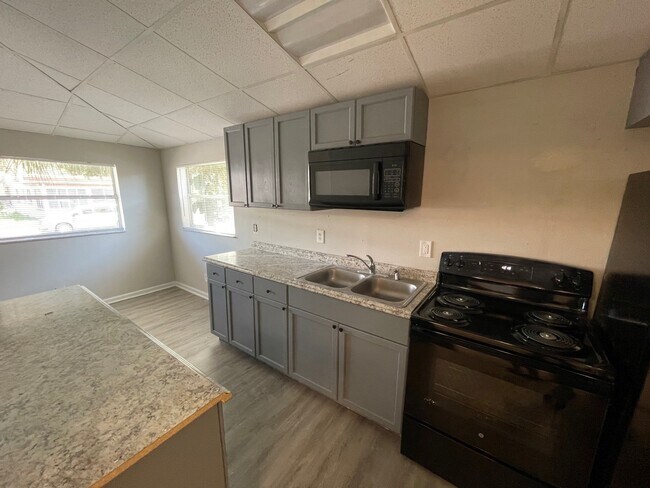 522 W Mabbette St in Kissimmee, FL - Building Photo - Building Photo