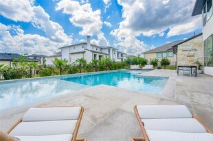 804 Lauren Belle Ln in Briarcliff, TX - Building Photo