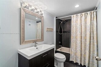 1707 Whitehall Dr in Davie, FL - Building Photo - Building Photo