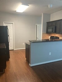 377 E Adoue St photo'