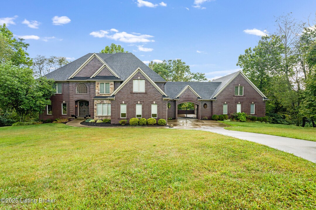 12307 Ridgeview Dr in Goshen, KY - Building Photo