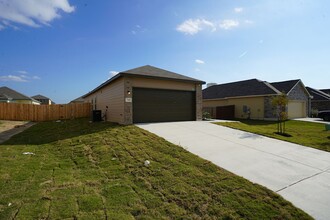 745 Tupelo Tank Dr in New Braunfels, TX - Building Photo - Building Photo