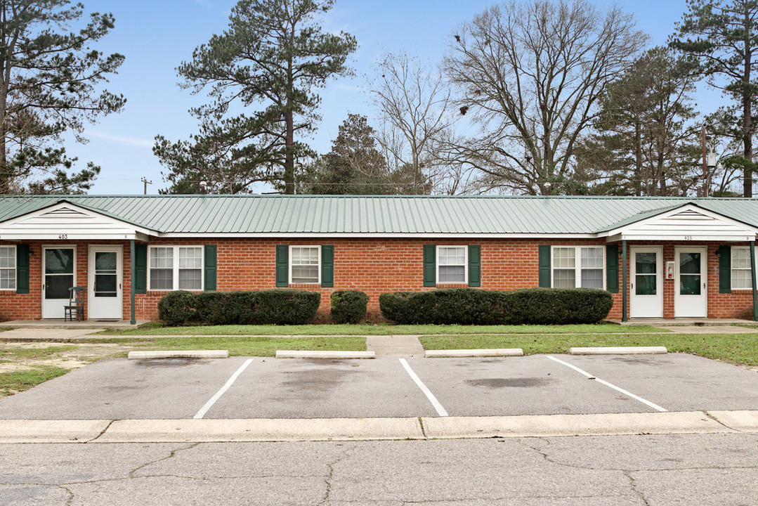 Williamsburg Apartments in Laurinburg, NC - Building Photo