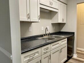 110 Heywood Rd, Unit 15b in Arden, NC - Building Photo - Building Photo