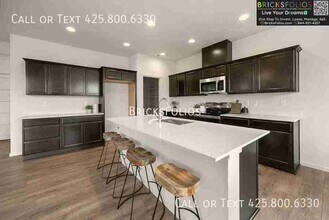 8477 32nd St NE in Marysville, WA - Building Photo - Building Photo