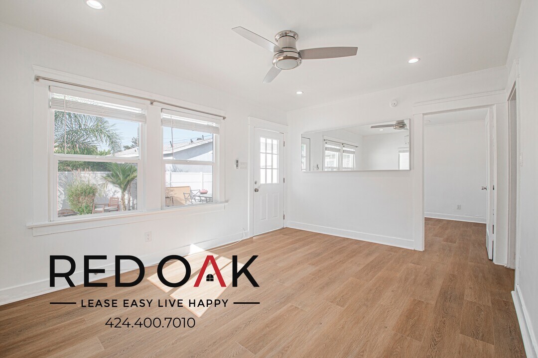 2928 S Halldale Ave in Los Angeles, CA - Building Photo