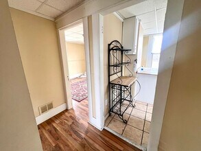921 15th St-Unit -2nd Floor in Beaver Falls, PA - Foto de edificio - Building Photo