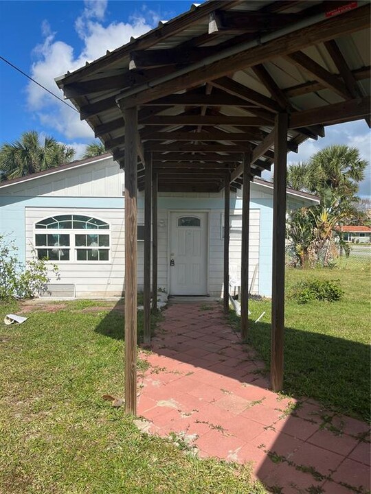 299 Woodland Ave in Daytona Beach, FL - Building Photo