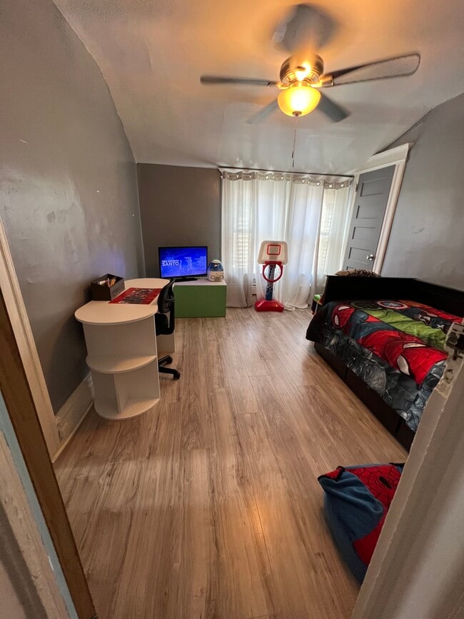 172 N 12th St, Unit 3 in Newark, NJ - Foto de edificio - Building Photo